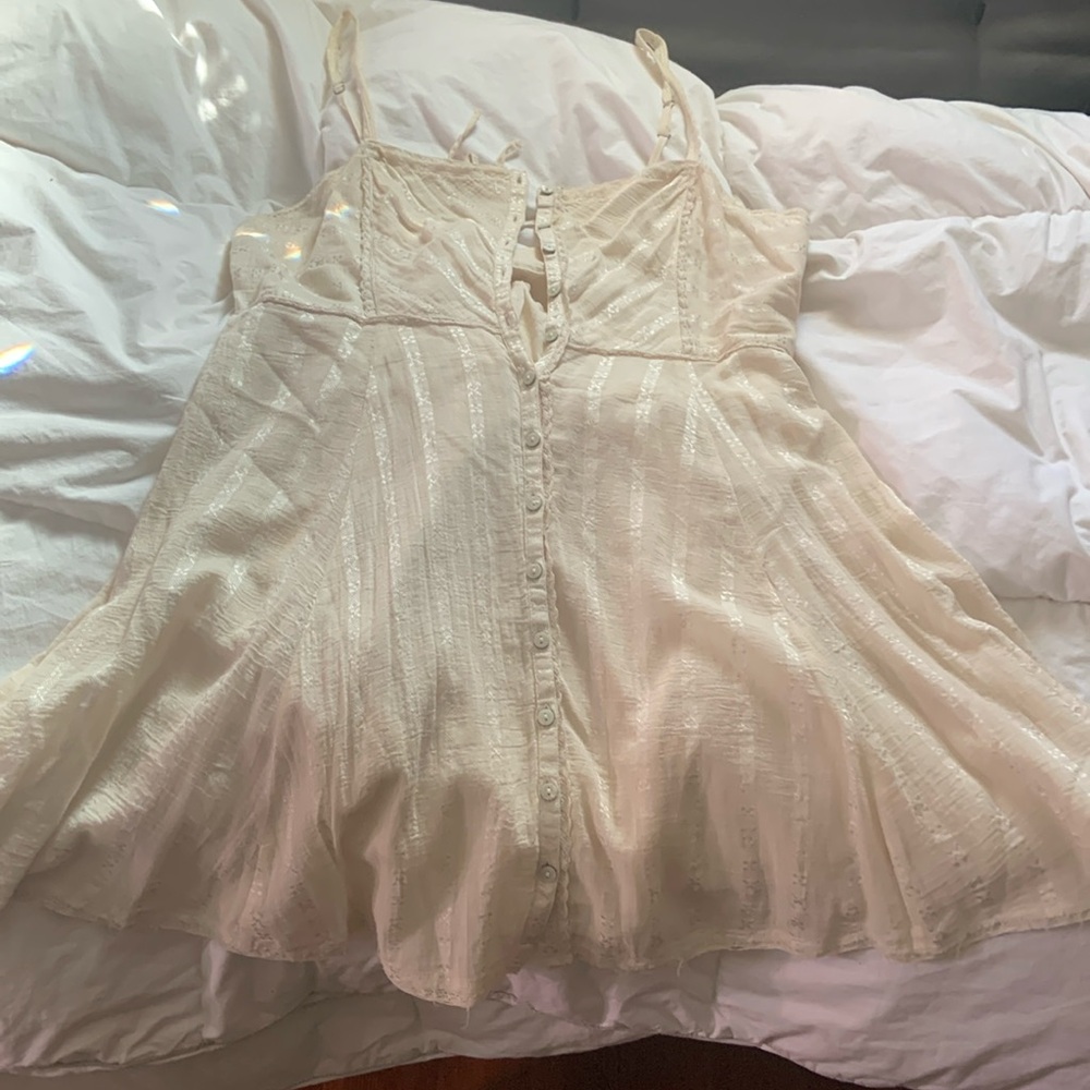 CUTE!! Off white cotton dress, MOP buttons, size L.
